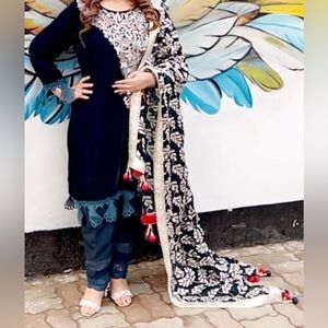 Pakistani Embroidered velvet kameez with Fully embroidered Duppta 3 pcs